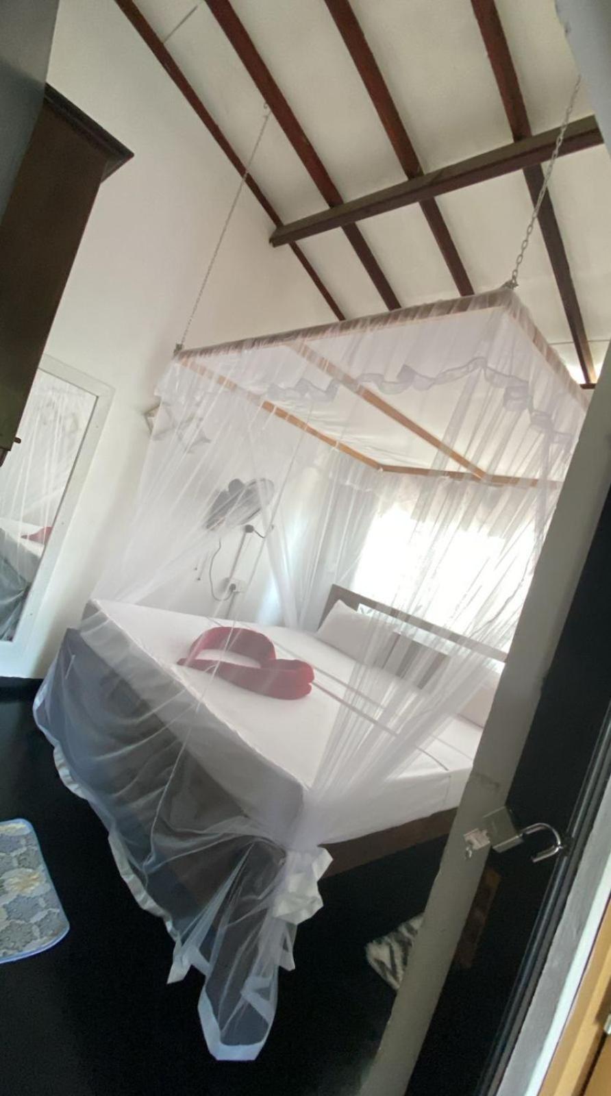 Hiricurry Hostel & Restaurant Zuid-Dikwella Kamer foto