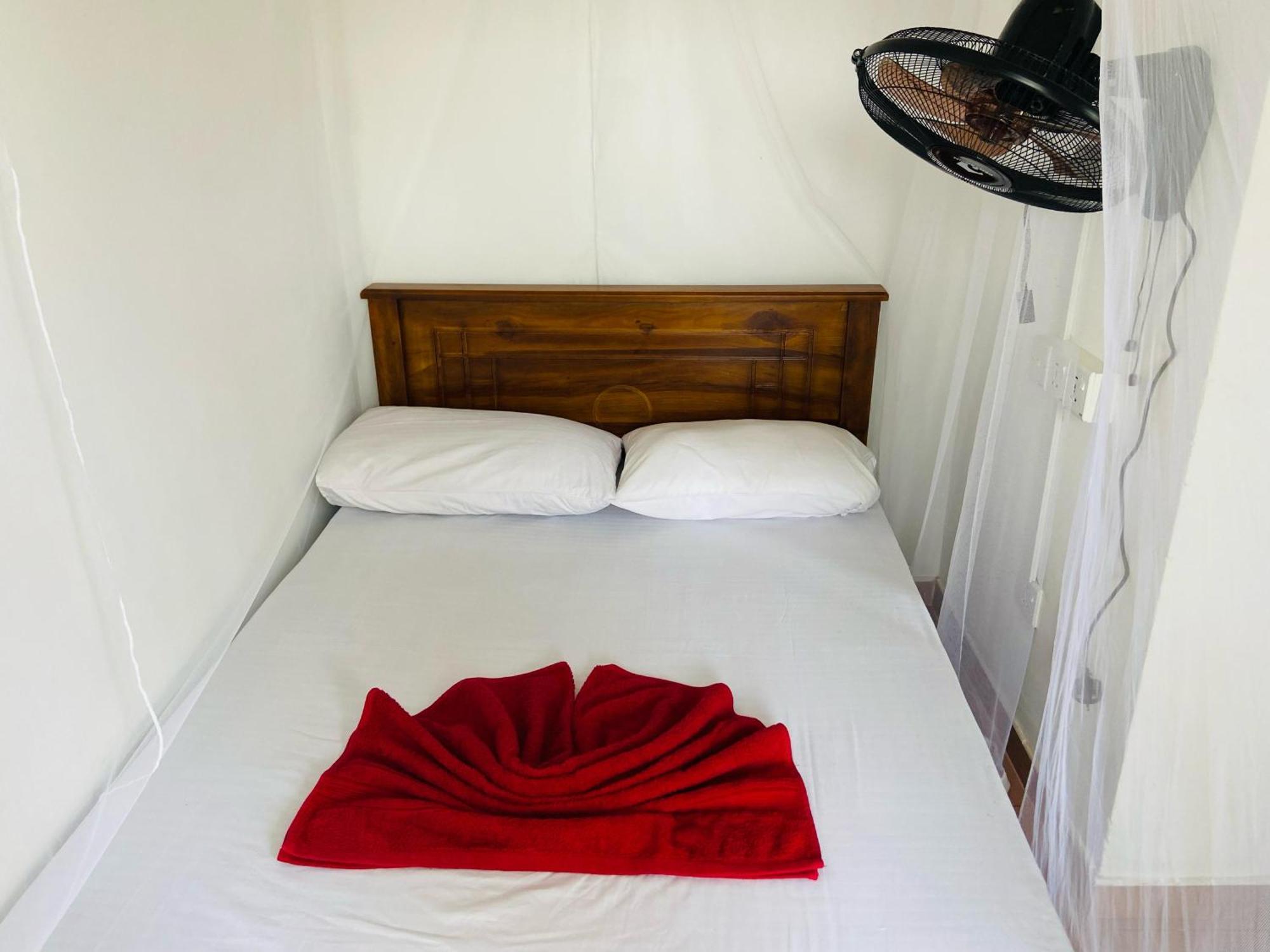 Hiricurry Hostel & Restaurant Zuid-Dikwella Kamer foto